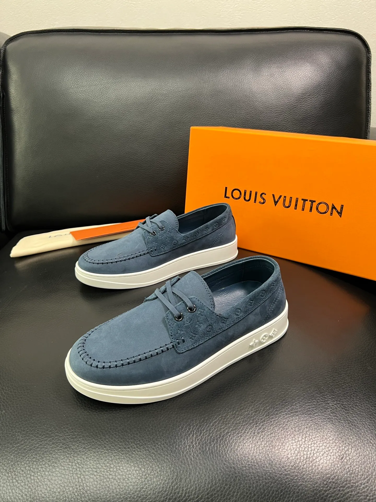 Men's shoes 💰780 Lv top purchasing agent Louis Vuitton, slip-on sports shoes counter synchronization, uppers imported from Italy, high-quality splicing colorful and complex handicrafts, imported cowhide pads are soft and comfortable, soles: original soles specially provided by the original factory, T men's shoes 💰U exclusive movable molded soles are super comfortable, original and single goods, high quality, you can go in and out of the counter at will, welcome to compare, code number 39-44 (customized 38 45)85856